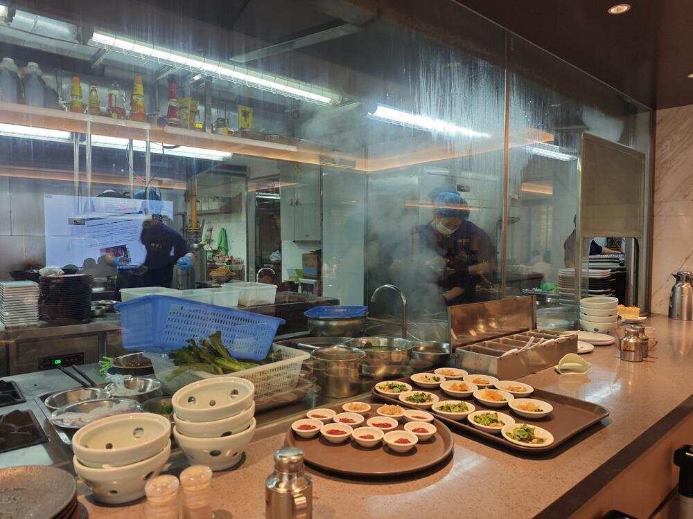 禧宴荟海鲜酒楼(京溪店),明厨亮灶,食客可以看到茶点制作全过程。 禧宴荟海鲜酒楼(京溪店),明厨亮灶,食客可以看到茶点制作全过程。