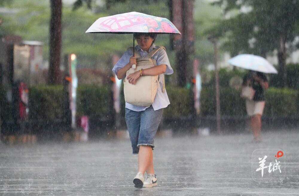 广州“龙舟水”天气或在6月上旬中后期重临,请市民留意天气变化。羊城晚报记者 梁怿韬 摄 广州“龙舟水”天气或在6月上旬中后期重临,请市民留意天气变化。羊城晚报记者 梁怿韬 摄