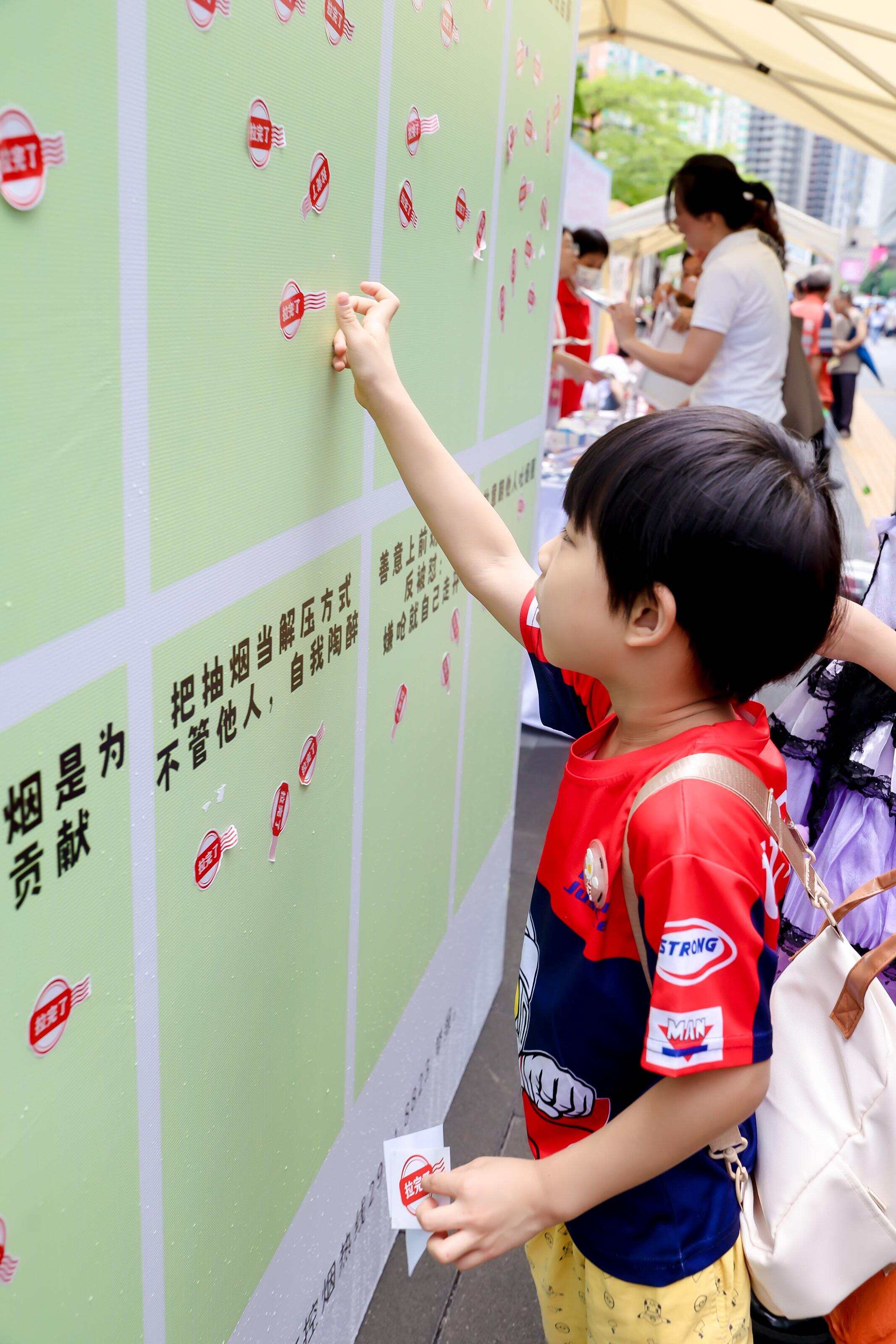 深圳启动“无烟口岸”建设