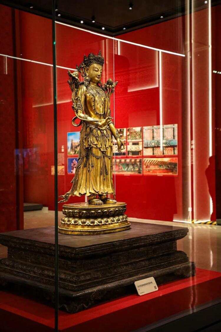 永乐款鎏金铜观音菩萨像。图源中国工艺美术馆 永乐款鎏金铜观音菩萨像。图源中国工艺美术馆