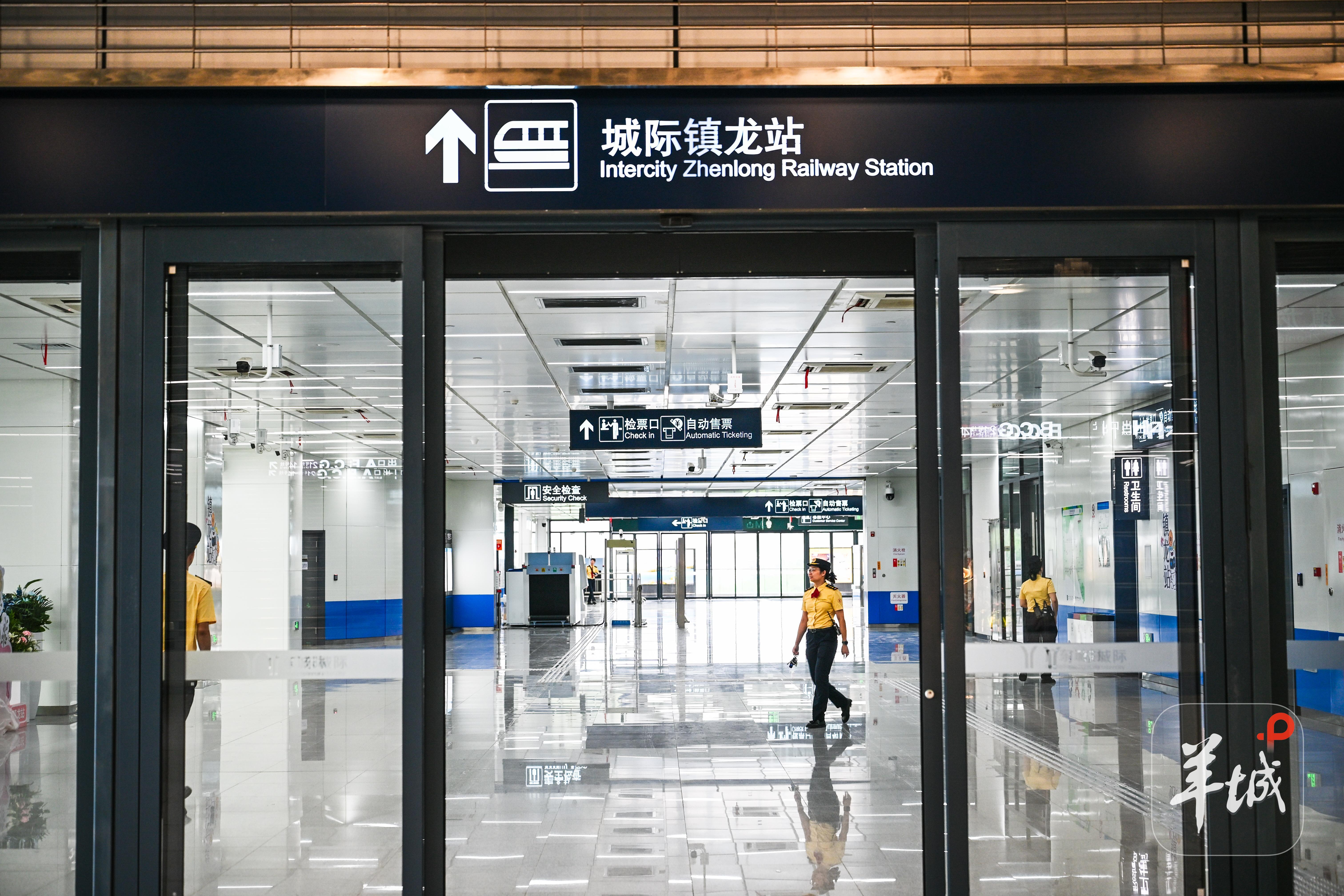 城际镇龙站进站出入口 城际镇龙站进站出入口