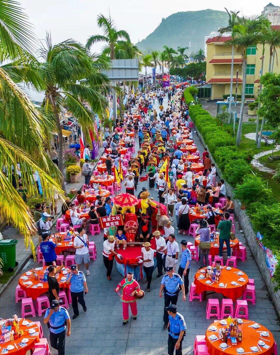  渔家婚嫁非遗巡游将从闸坡渔家风情街行进至渔家大宴现场 往届开渔节资料图