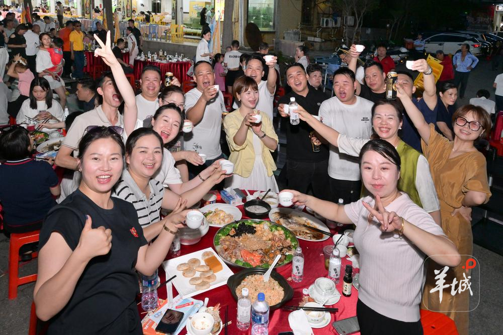 第二十四届南海(阳江)开渔季渔家大宴,汇聚上万名食客共品“头啖鲜” 第二十四届南海(阳江)开渔季渔家大宴,汇聚上万名食客共品“头啖鲜”