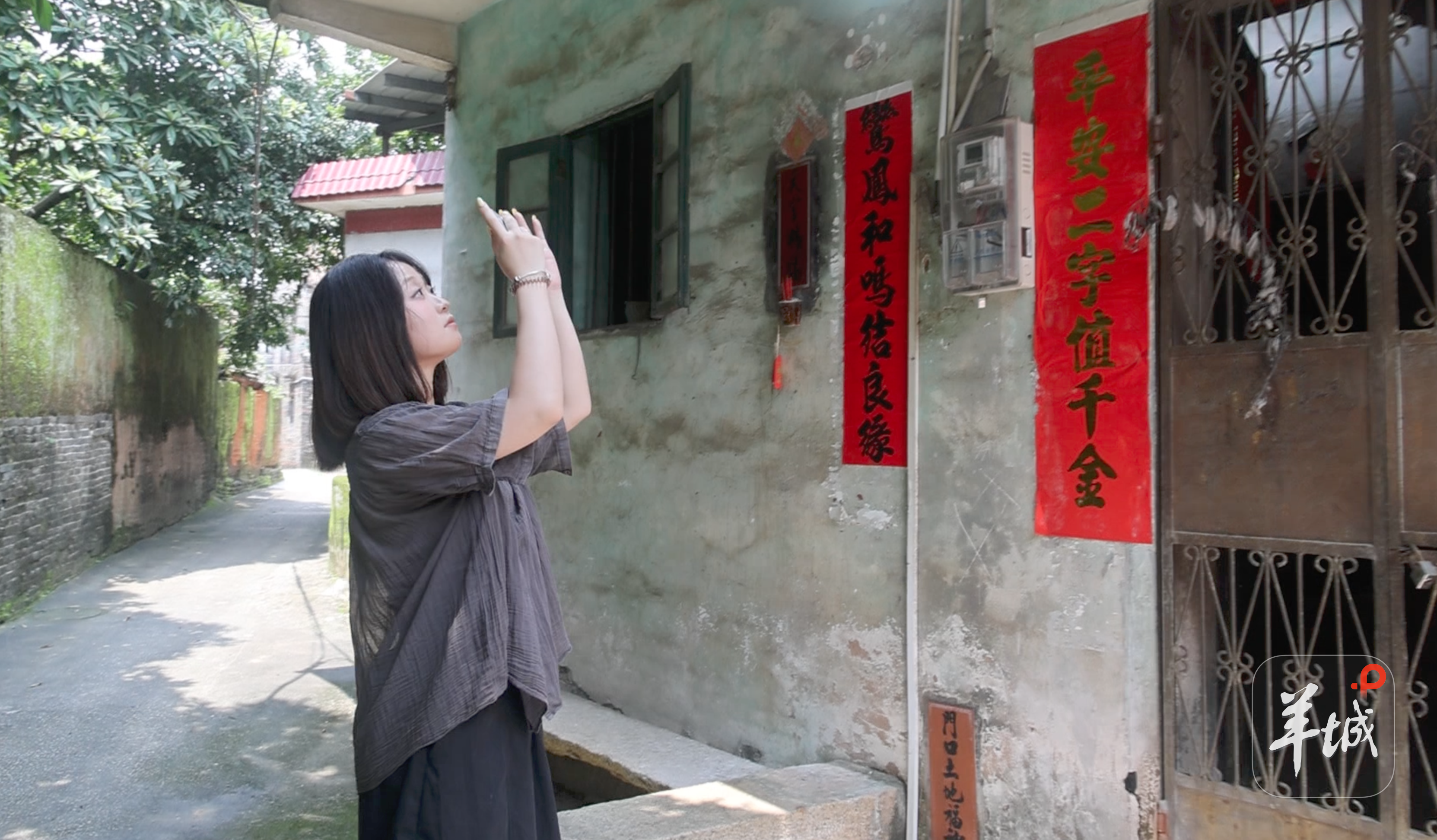 王睿佳到村民家采风