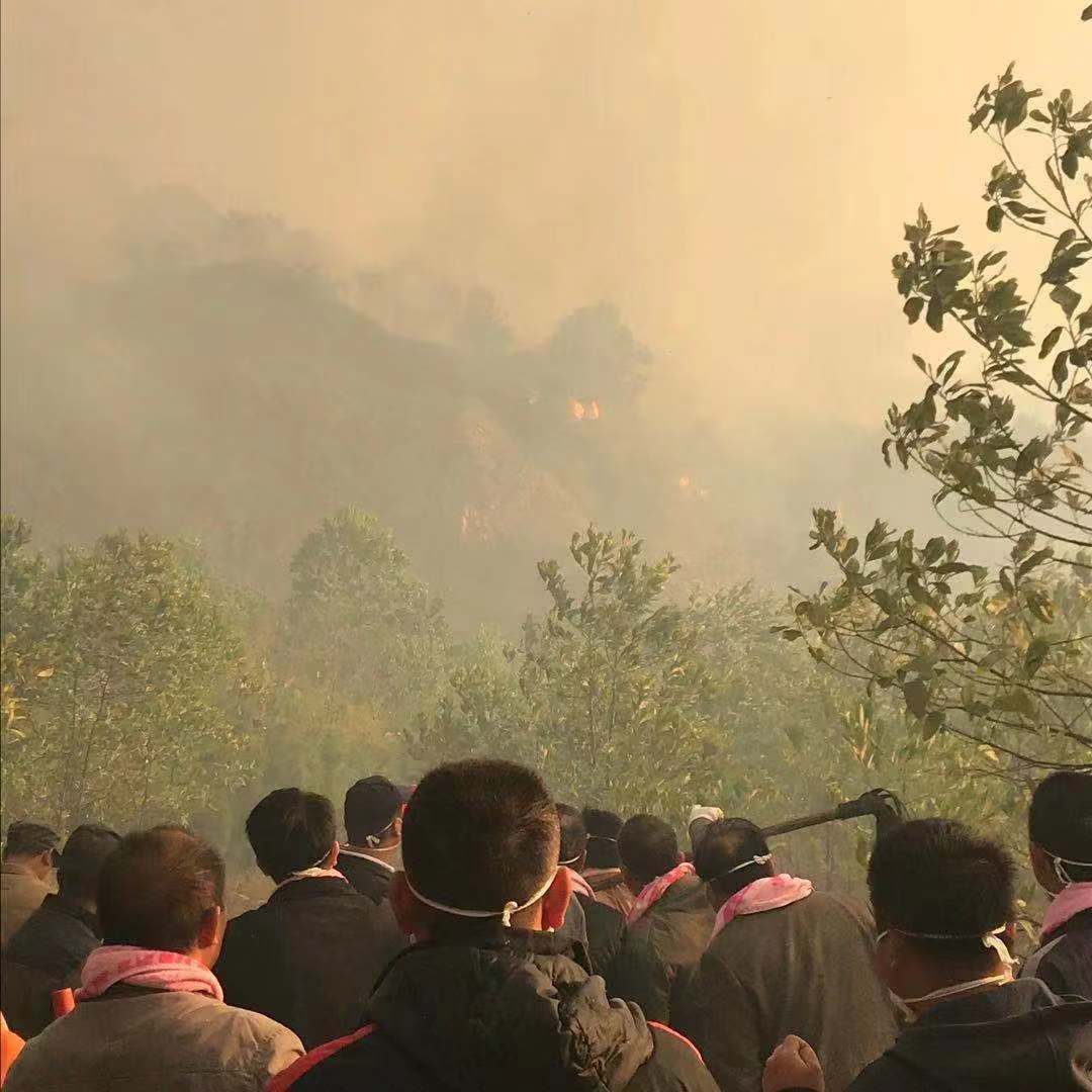 北岳恒山发生火灾，景区管委会：现场正在处理中，游客已疏散完毕_凤凰网视频_凤凰网