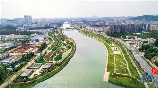 近日,记者重访茅洲河流域,发现茅洲河两岸湿地开阔,碧道延伸,生态日渐