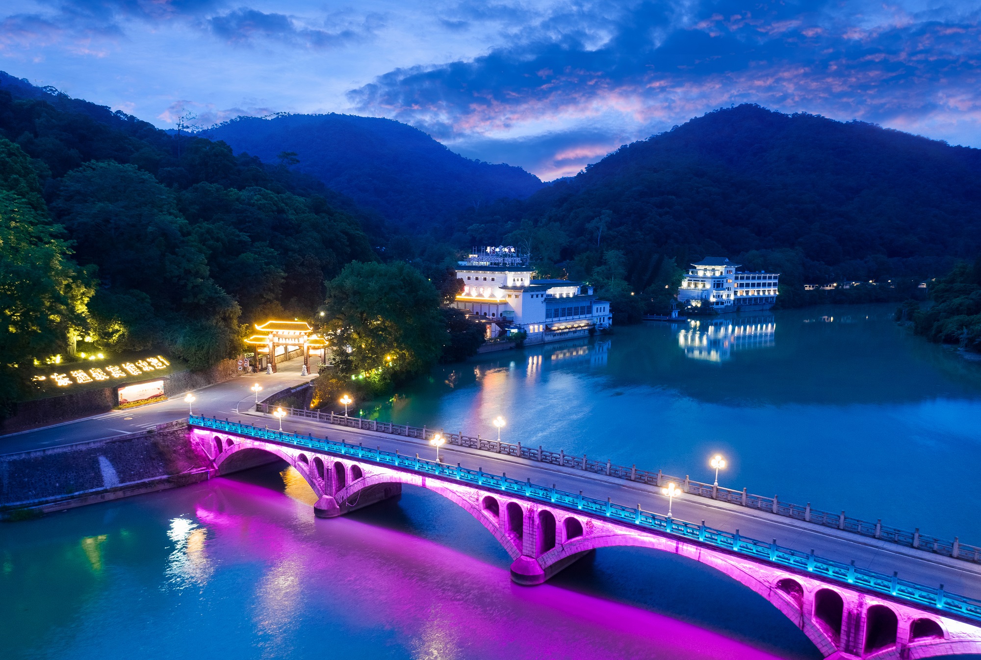 从化温泉区流溪河拱桥 (资料图片)