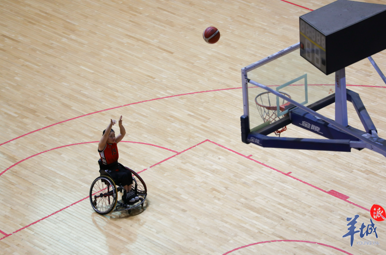 相见轮椅女孩逐梦篮球